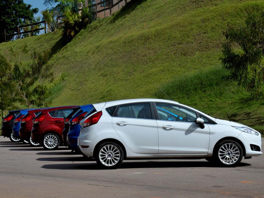  Ford Fiesta 5-Door 2013 года  (BR) (фото 16 из 30)